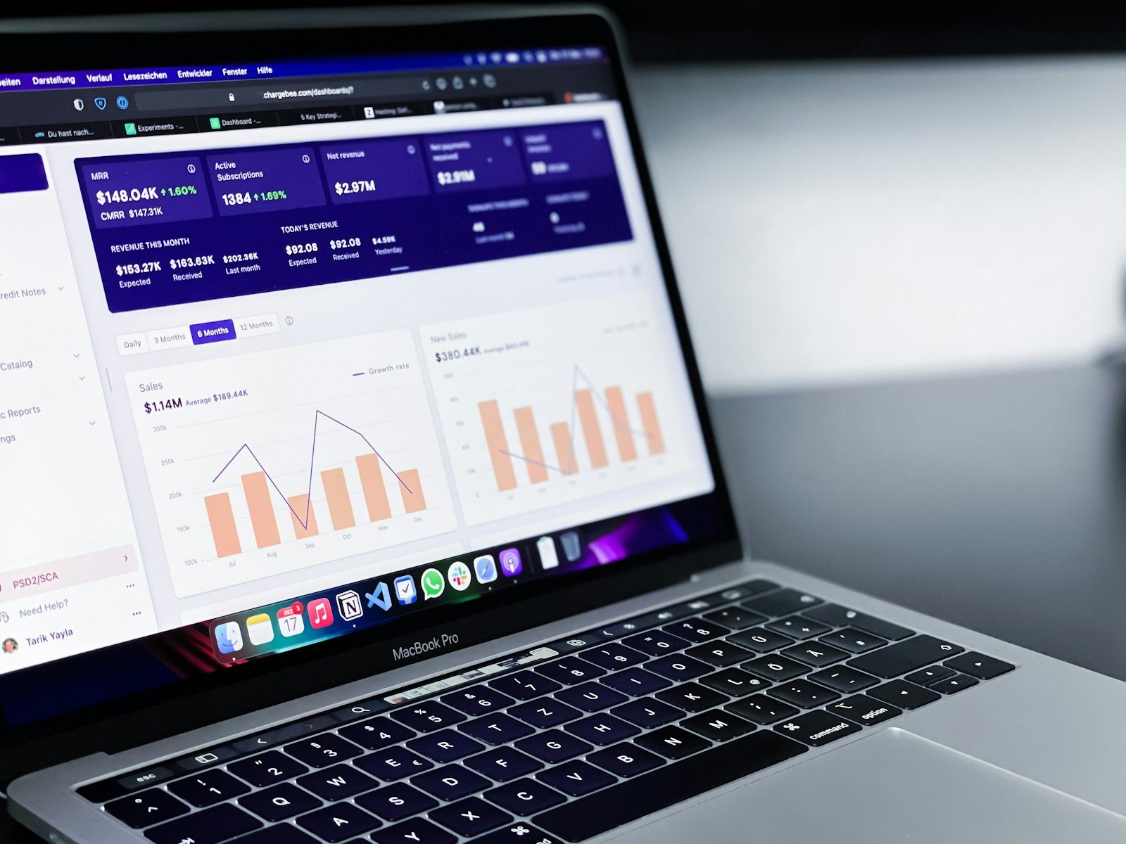 Analyst querying a cloud data warehouse